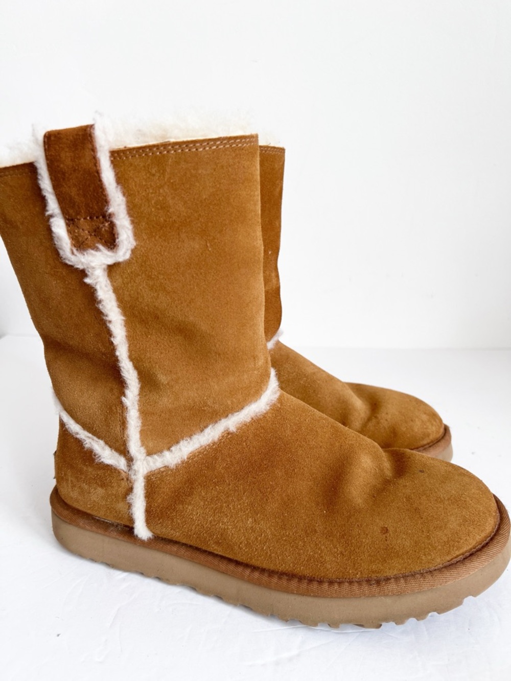 SZ 8 OG Classic UGG Chestnut Suede Shearling Lined Winter Boots